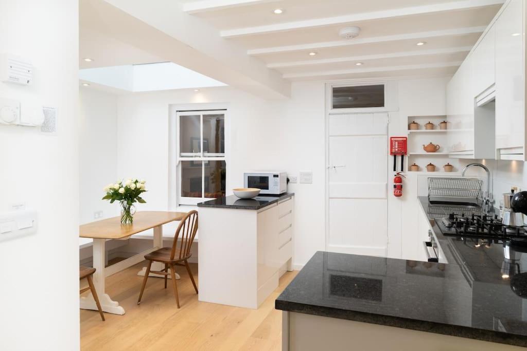 Beautiful And Contemporary Cornish Townhouse In Penzance Villa Exterior photo